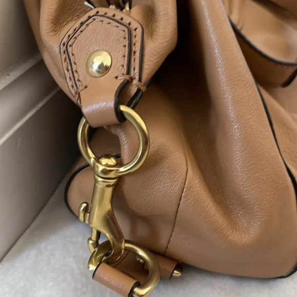 I am selling a Coach leather satchel tan and gold color in excellent condition - Picture 2 of 5